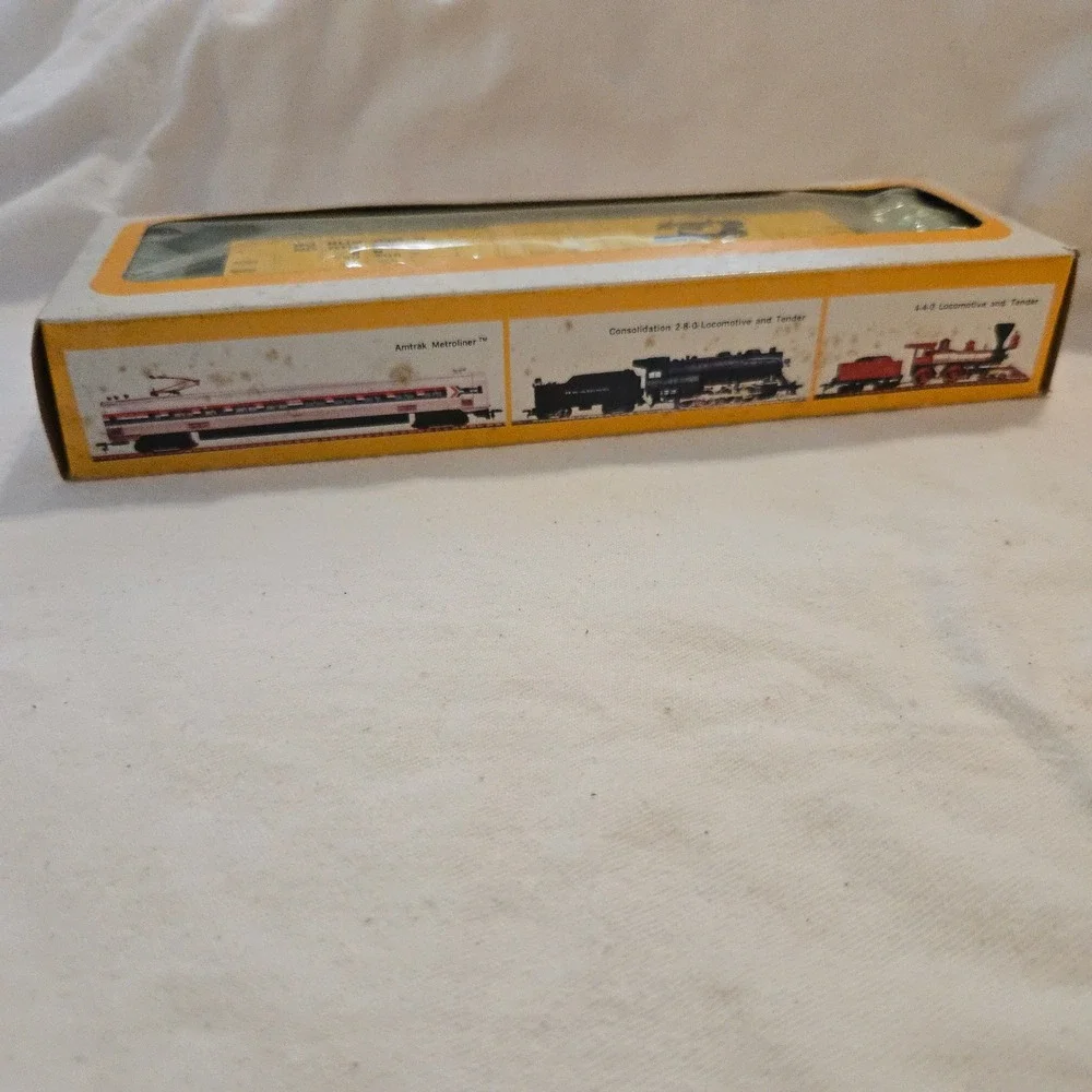 VTG Bachmann 51 Reefer Burlington Northern Yellow HO Scale Train Car 43 1009 03